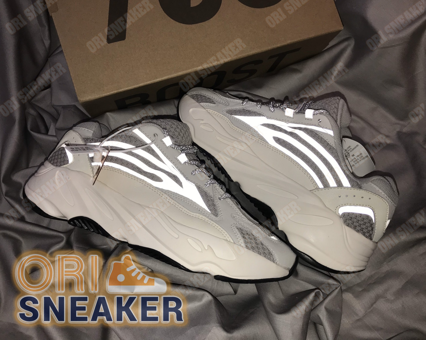 Yeezy 700 static on sale flash