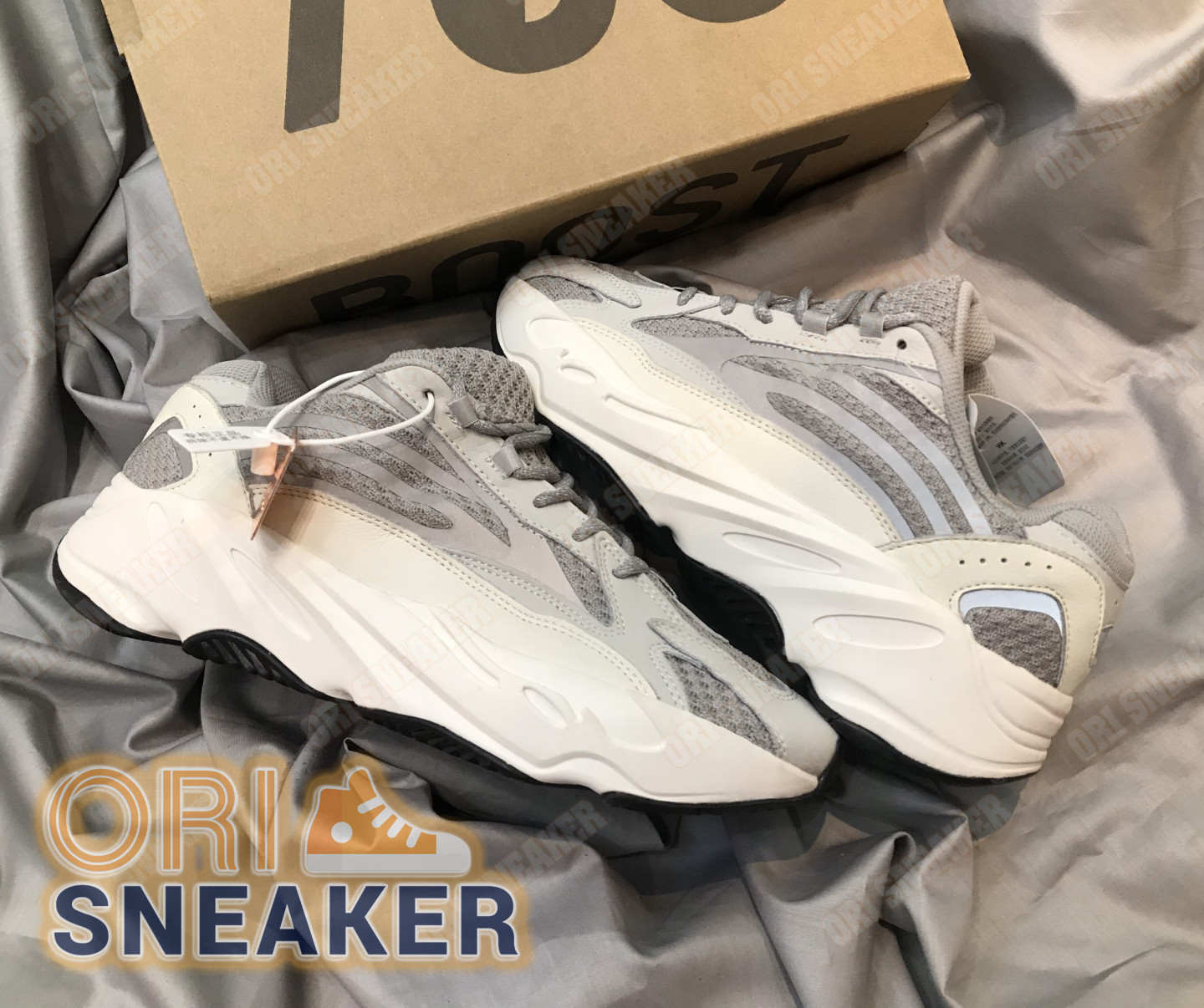 Adidas yeezy 700 top ph?n quang