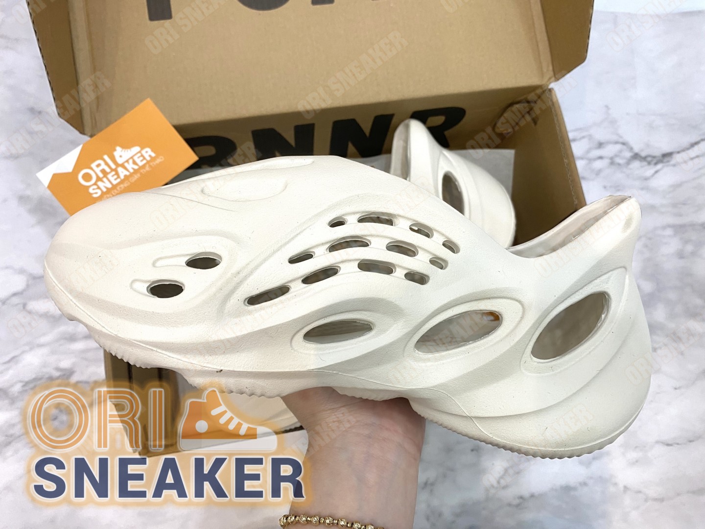 yeezy ararat foam runner